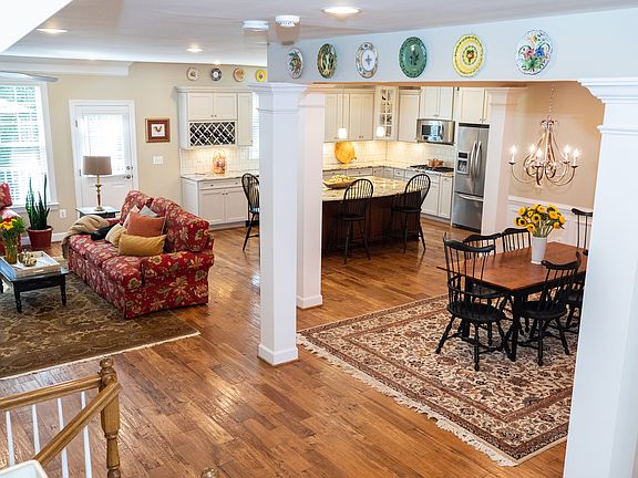 4th image of 10254 Greenspire Dr