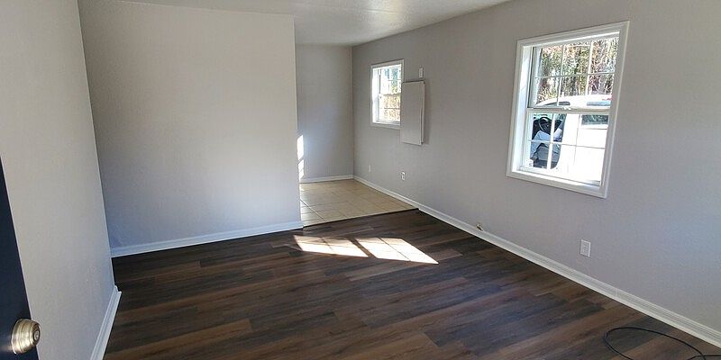 1st image of 979 NE Coldwater Ave