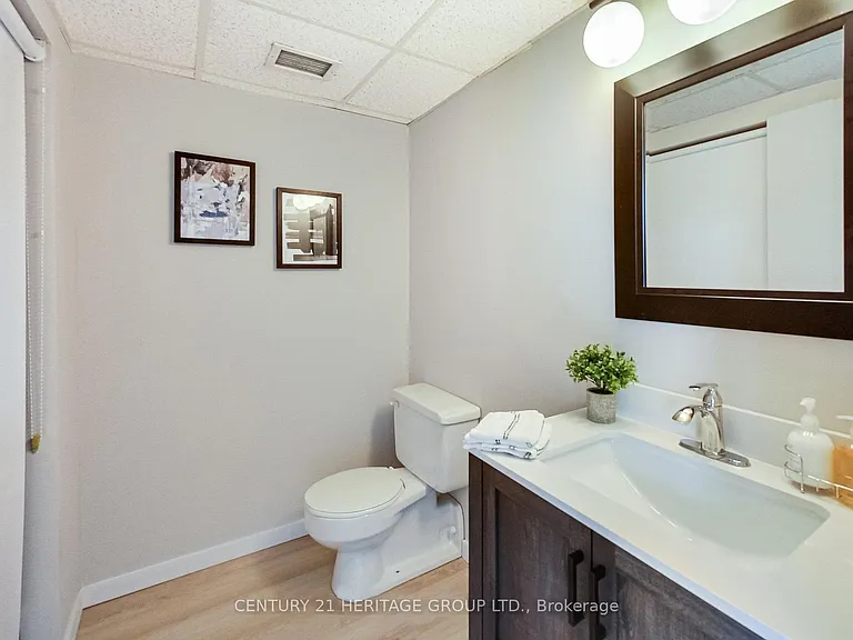 393 King St E #404 — Photo 22
