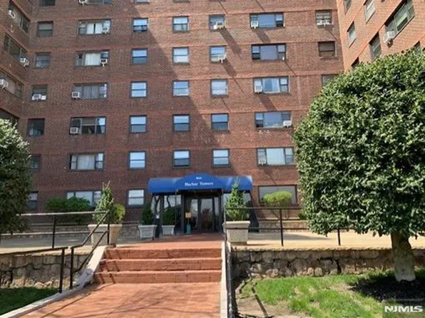 6515 Boulevard East image 1 of 11