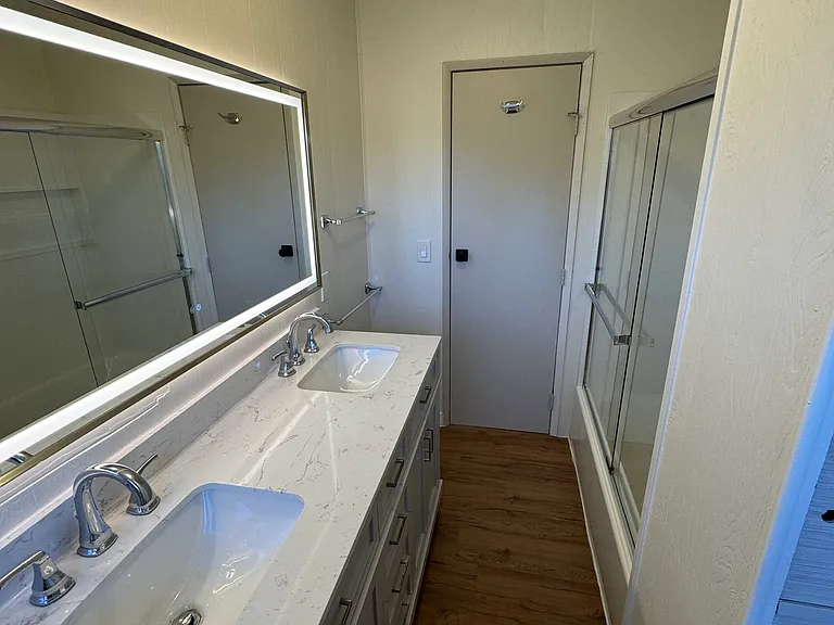 924 E Chelan Ave — Photo 12