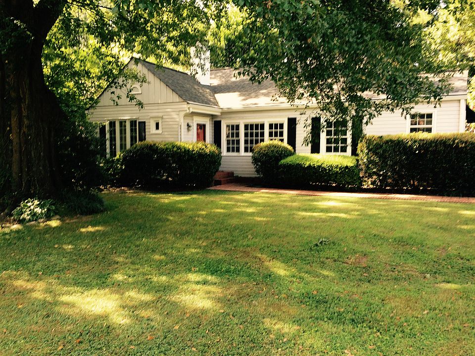2nd image of 637 Darlington Cir NE