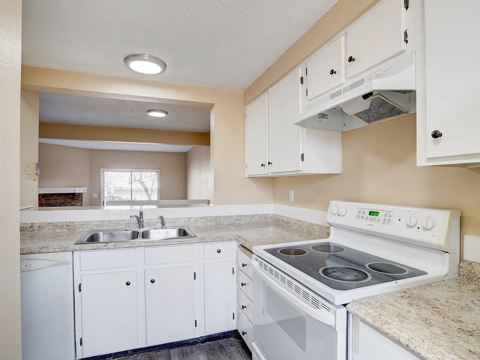 3 bed, 2.5 bath, 1788 sqft, $2,350 — Photo 3