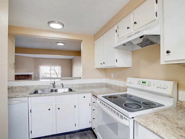 4106 S Mobile Cir #D — Photo 3
