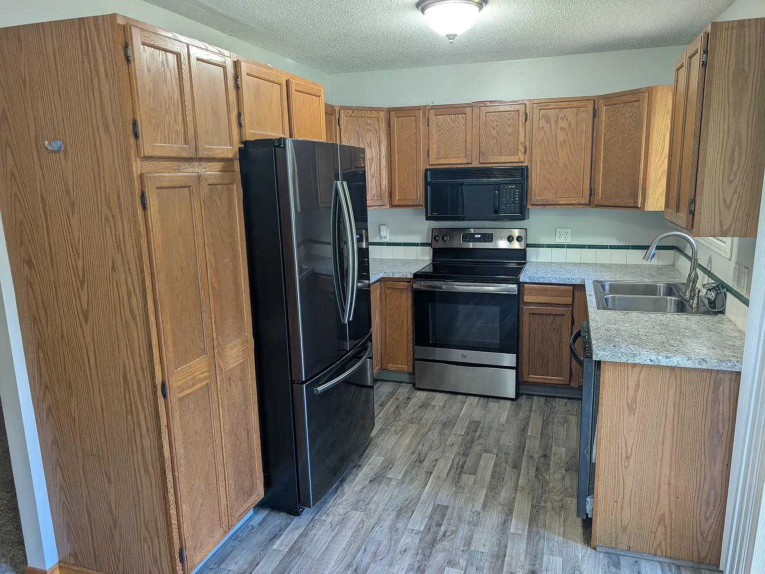 4 bed, 1630 sqft, $1,800 — Photo 3