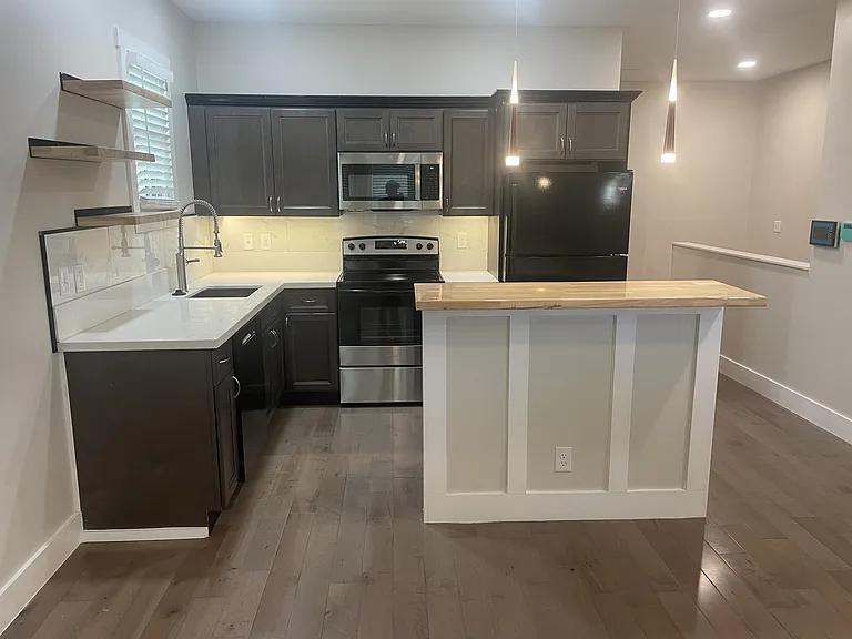 309 W Duffy St #B — Photo 17