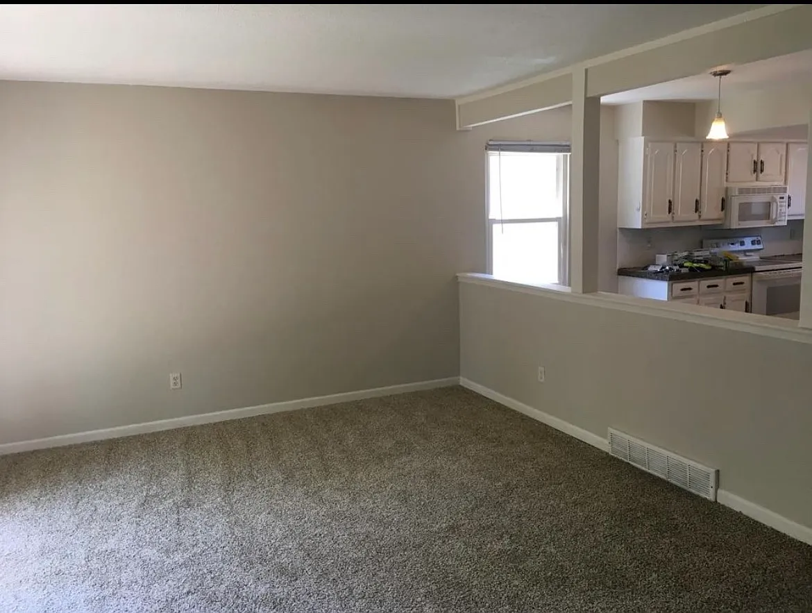 3 bed, 2.5 bath, 1426 sqft, $1,695 — Photo 3