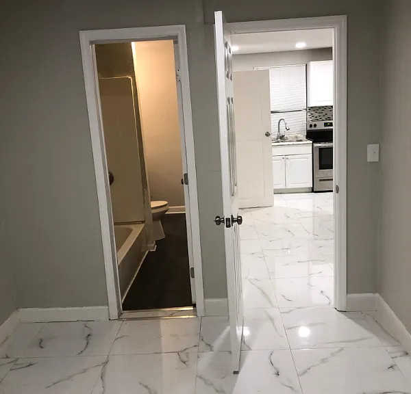 1374 Agnes St — Photo 3