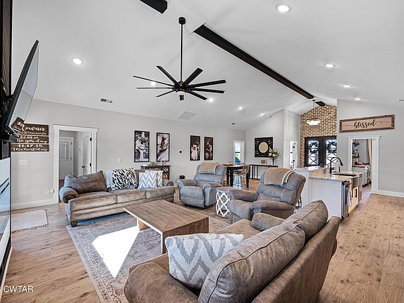 3rd image of 1052 Dade Ellington Rd