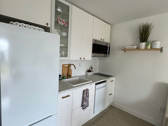 3rd image of 1615 West Ave APT 502
