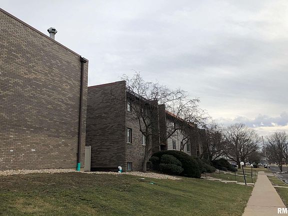 2nd image of 3623 N Sterling Ave APT C10