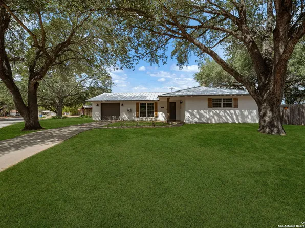 1120 maia, Pleasanton, TX 78064