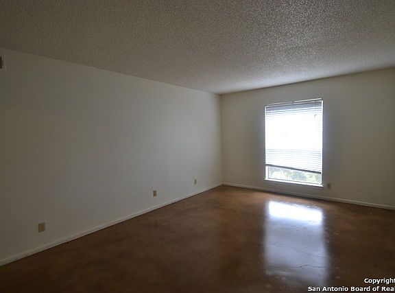 3rd image of 622 Chauncey Dr APT 1