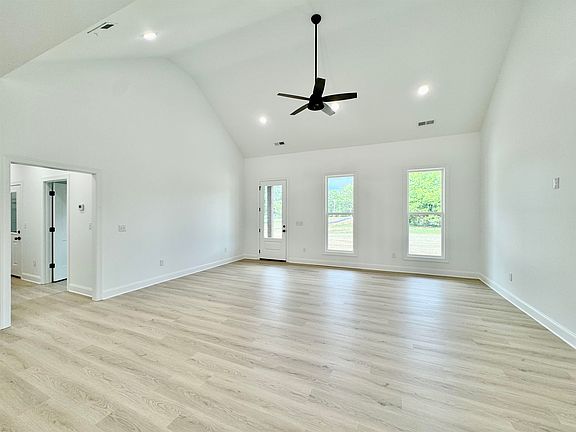 3rd image of 6768 County Road 200