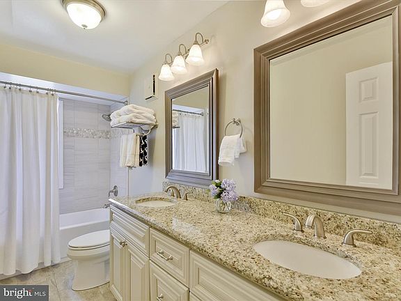 5th image of 7044 Harbour Village Ct APT T2