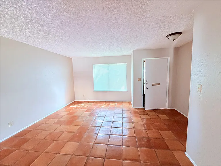 9611 Blue Creek Ln — Photo 4