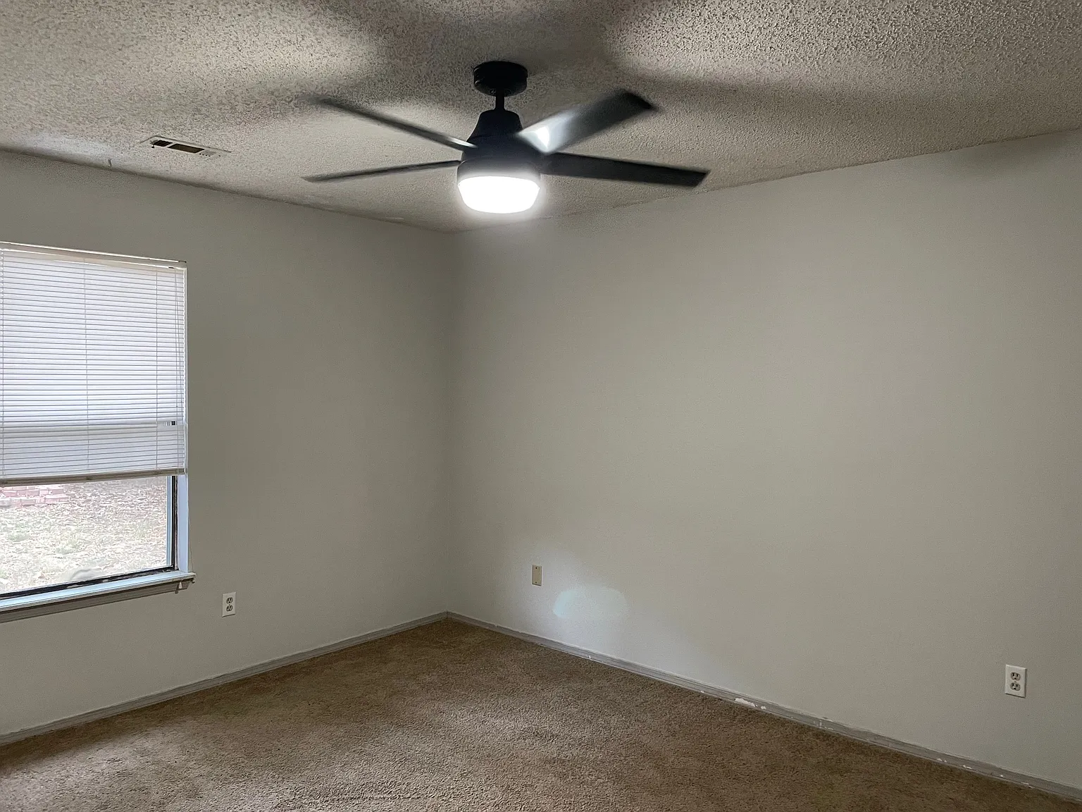 1302 Spriggs Ct — Photo 3