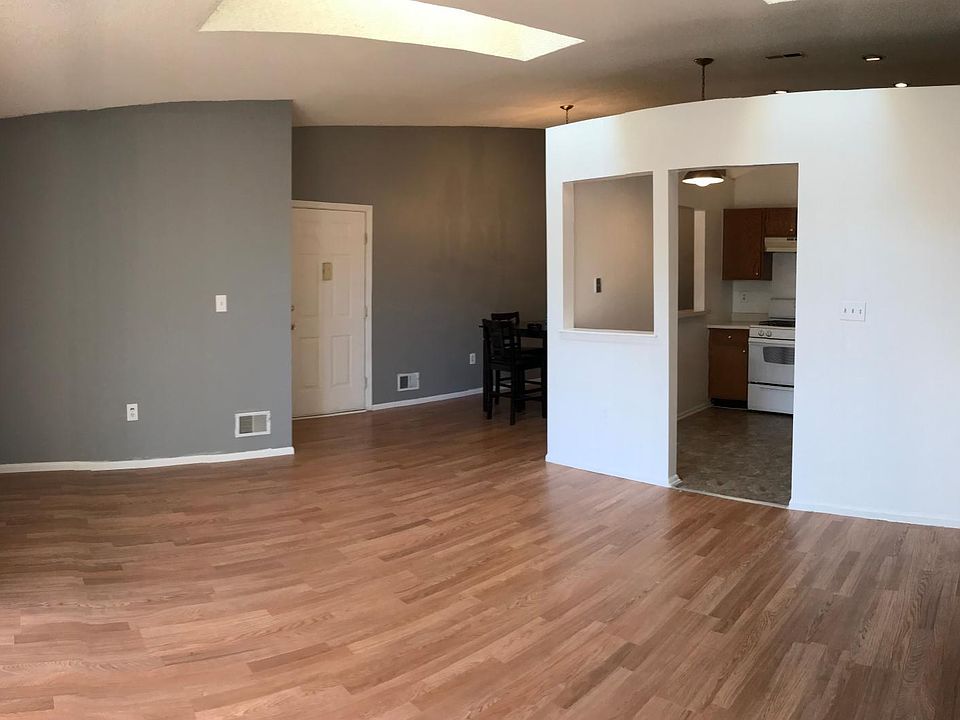 1st image of 72 Iroquois Dr #18