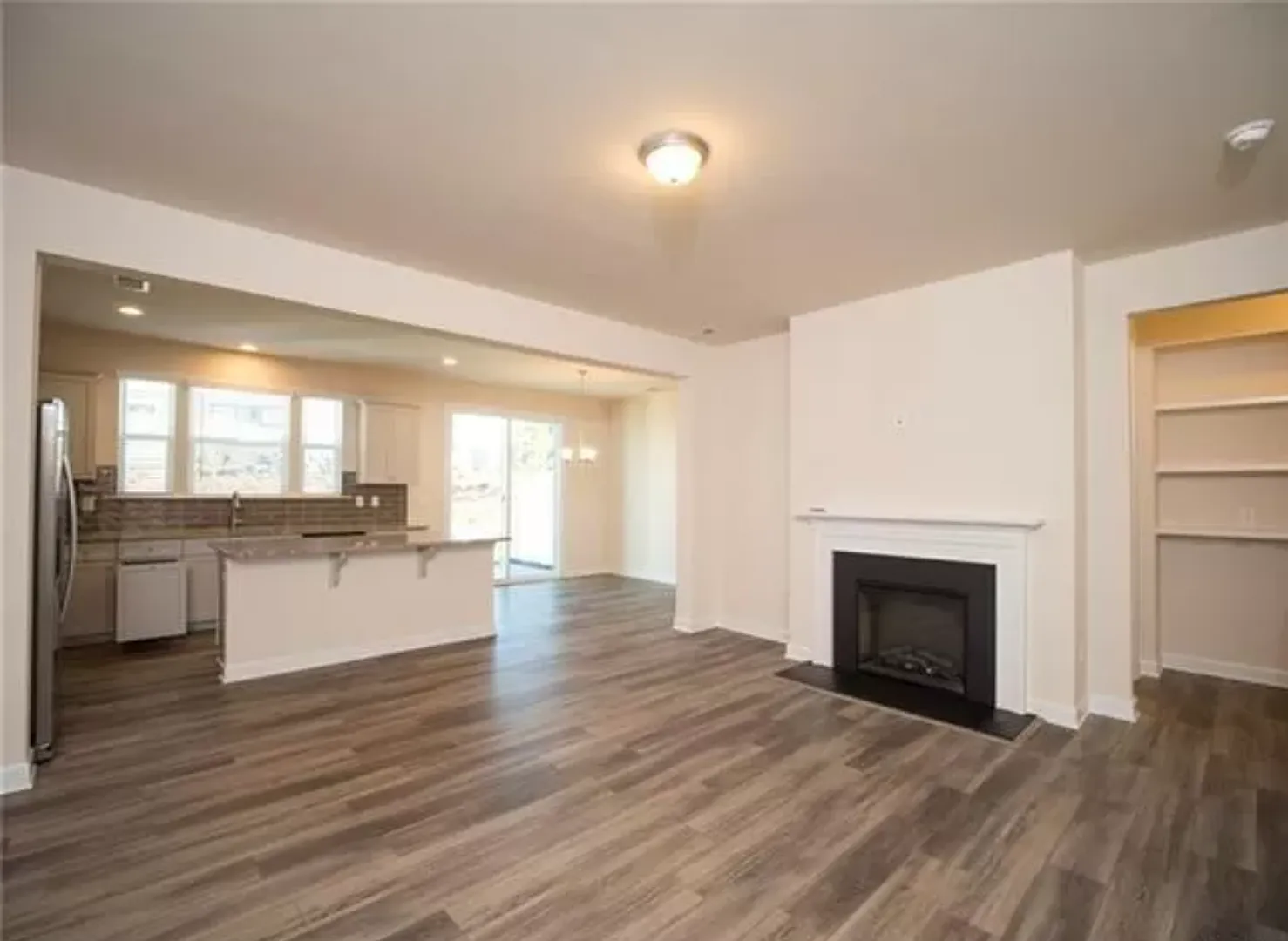 Coming Soon-Beautiful Townhouse in Berewick! — Photo 2