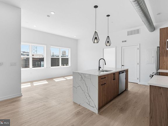 3rd image of 209 New St #6B