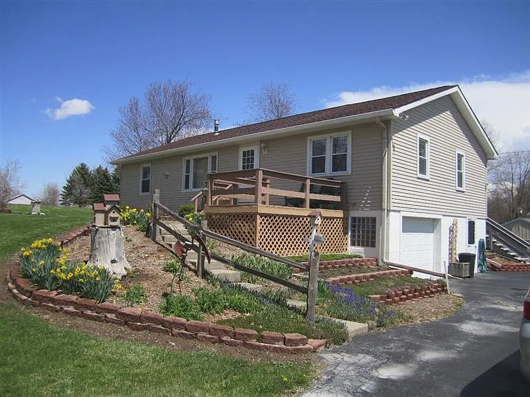 7751 Munger Rd photo 1