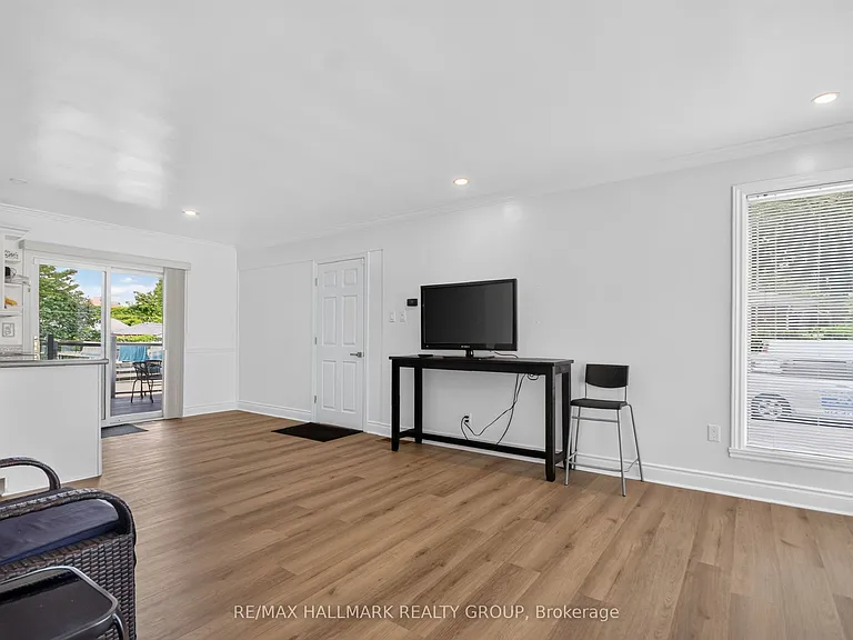 1125 Kenaston St — Photo 11