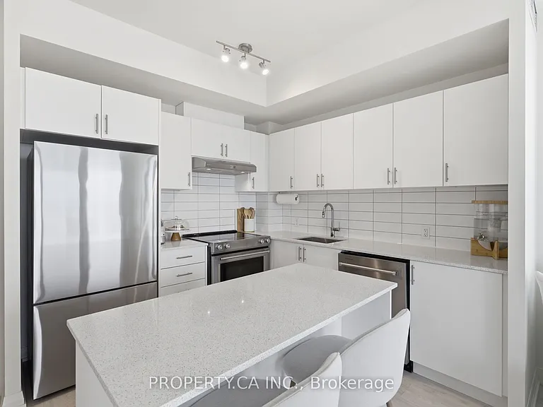 9000 Jane St #2421 — Photo 6