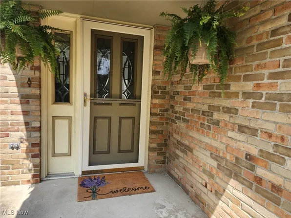 22 Acorn Ln, Coshocton, OH 43812