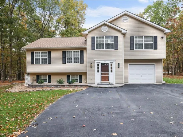 264 Somerset Dr, East Stroudsburg, PA 18301