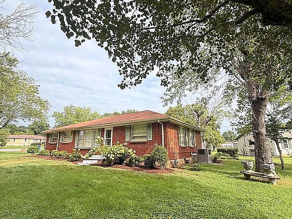 4th image of 313 Hitt Ln