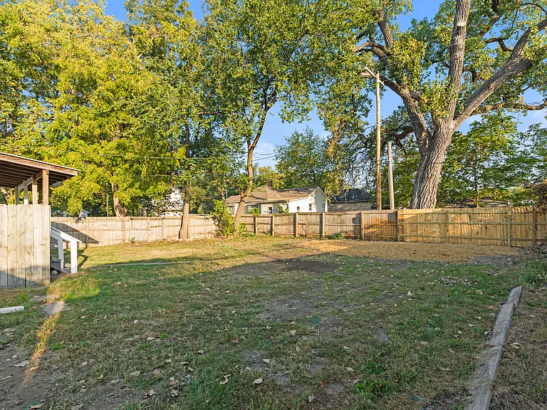 316 W Park St — Photo 27