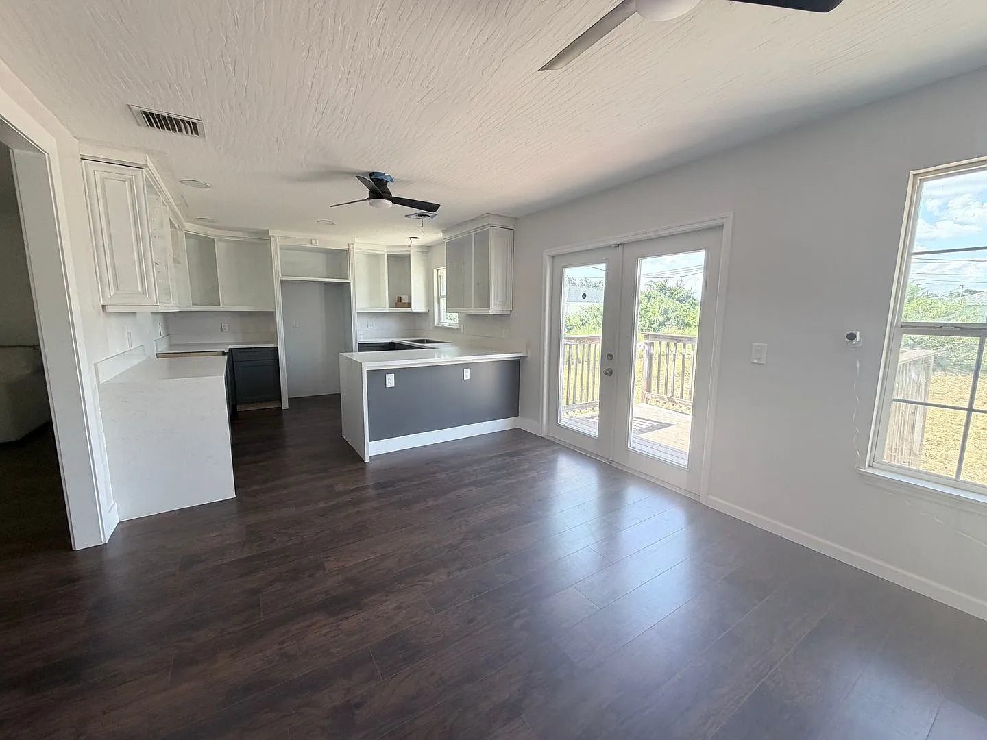 4/2 Recently Remodeled — Photo 4