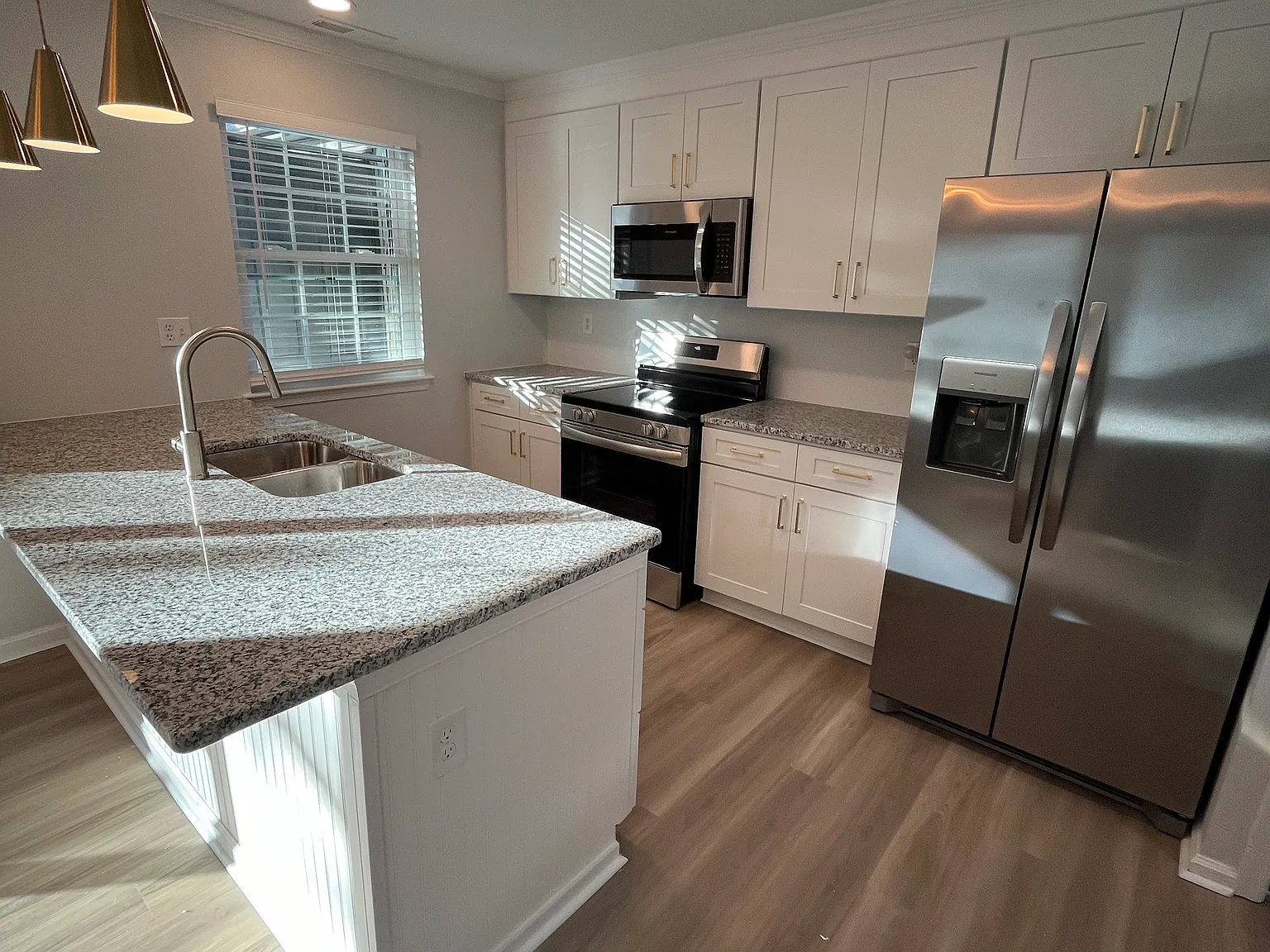 2 bed, 1254 sqft, $1,975 — Photo 3