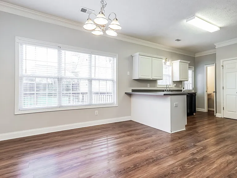 4100 Springvale Way — Photo 6