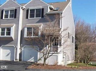 1 Ocean Reef Dr, Fairfield, CT 06824