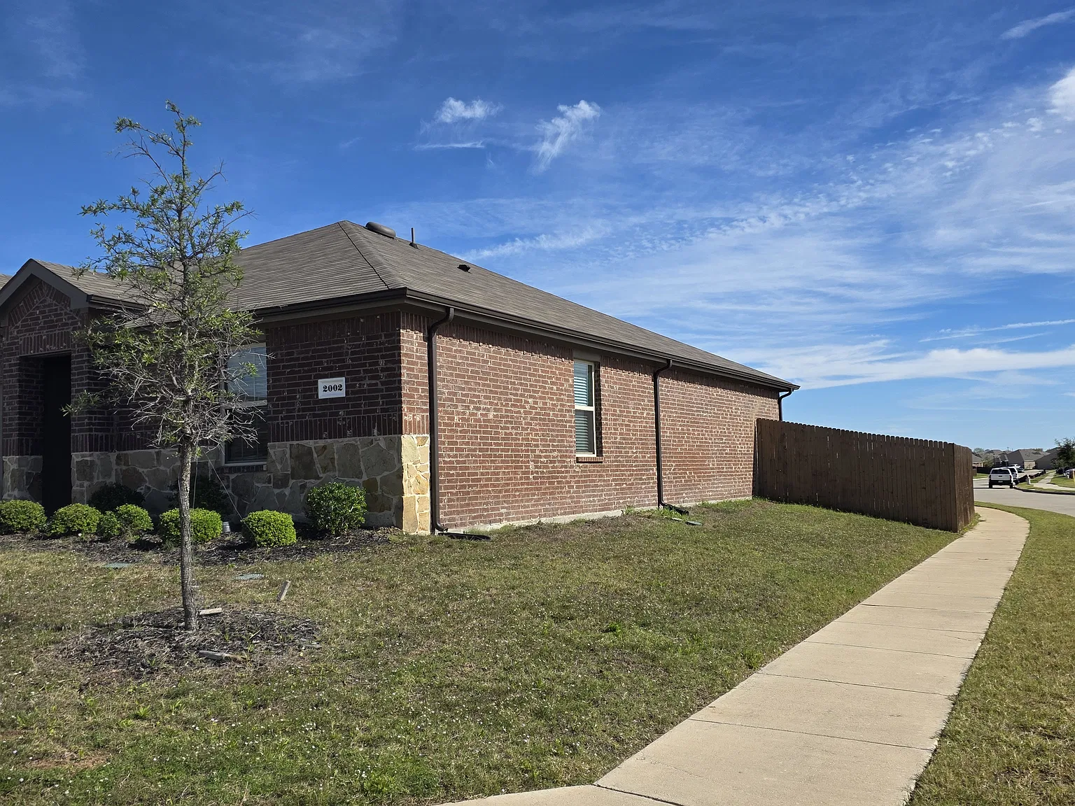 3 bed, $2,100 — Photo 2
