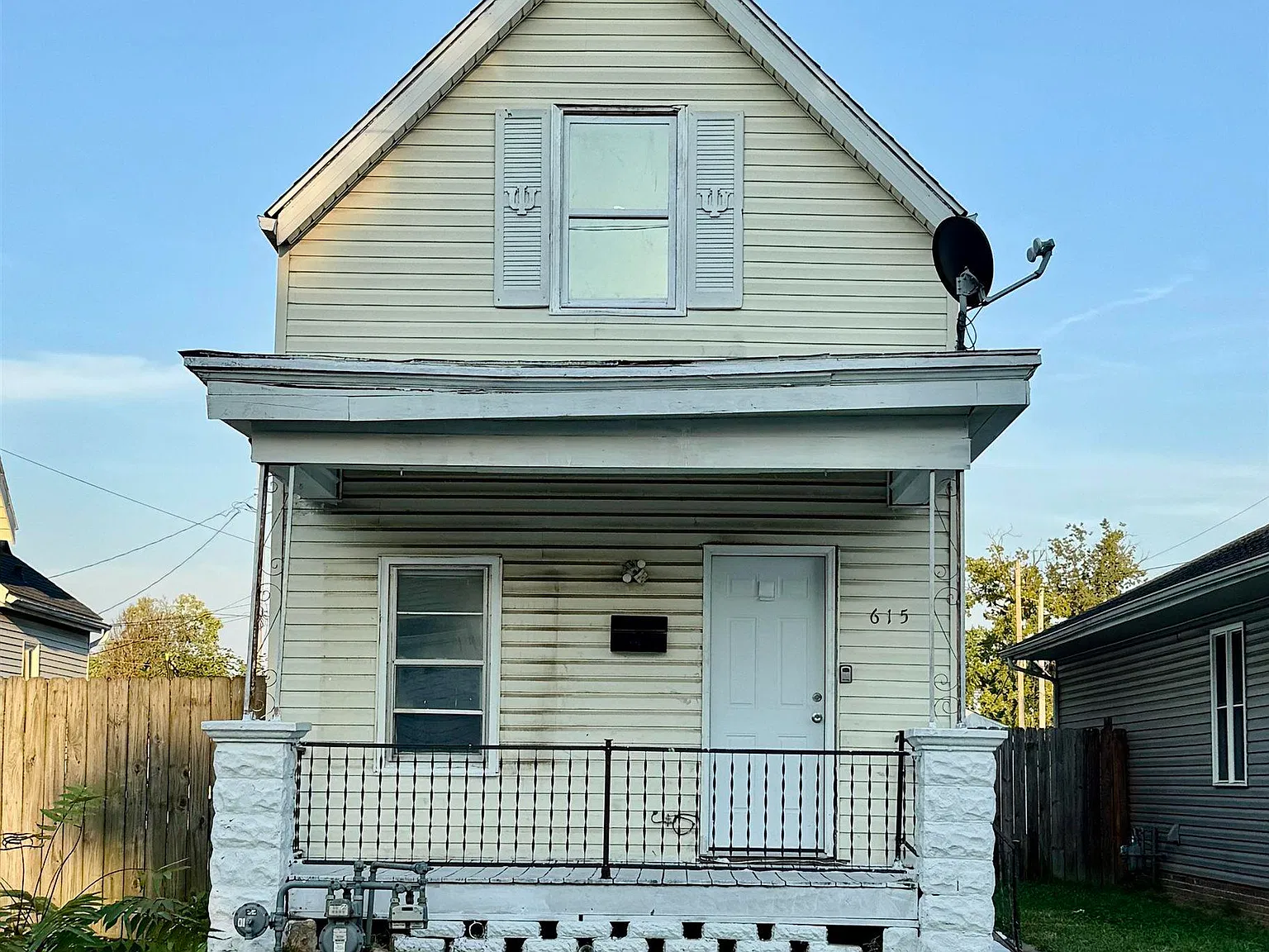 3 bed, 2.0 bath, 1858 sqft, $1,500 — Photo 1