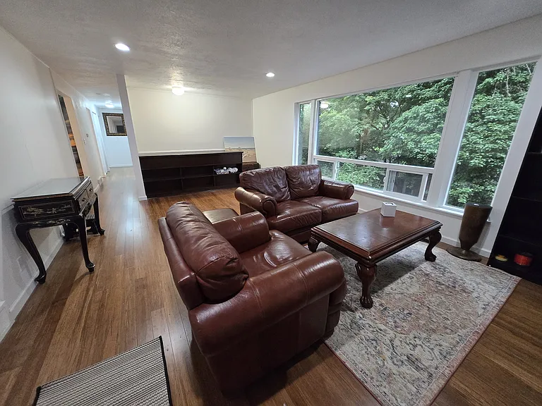 1316B Bellevue Way SE — Photo 3