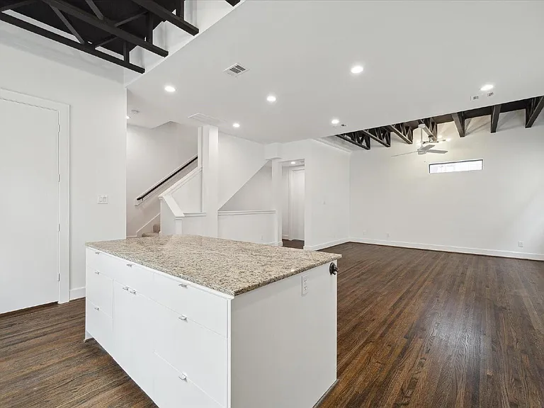 1105 W 21st St #B — Photo 11