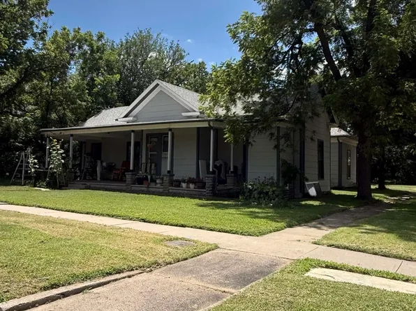 621 State St, Larned, KS 67550