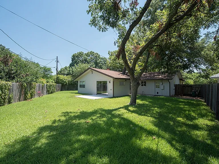 2902 Silverleaf Dr — Photo 24