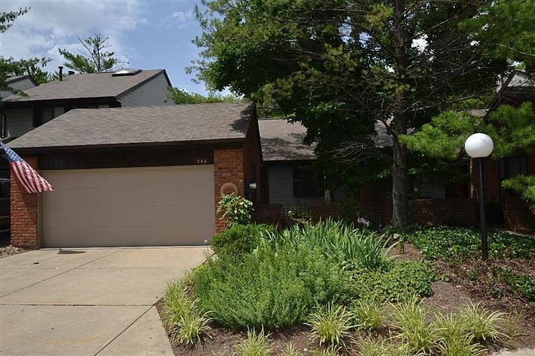 1st image of 244 Centerbury Ct