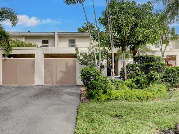 3rd image of 3083 N Palm Aire Dr #3083