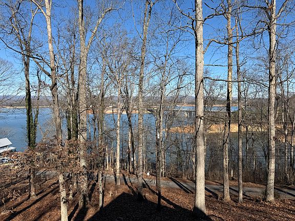 5th image of 2066 Lakewood Dr
