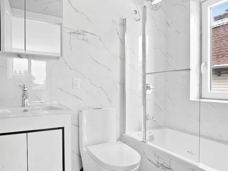 576 Lenox Rd #1R — Photo 4