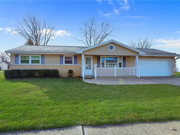 914 Westgate Dr, Charleston, IL 61920