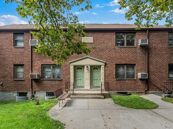 58 09 246th Crescent upper unit, Douglaston, NY 11362