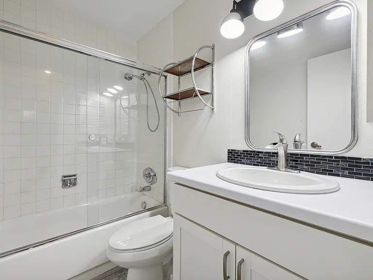 1050 S Monaco Pkwy #84 — Photo 18