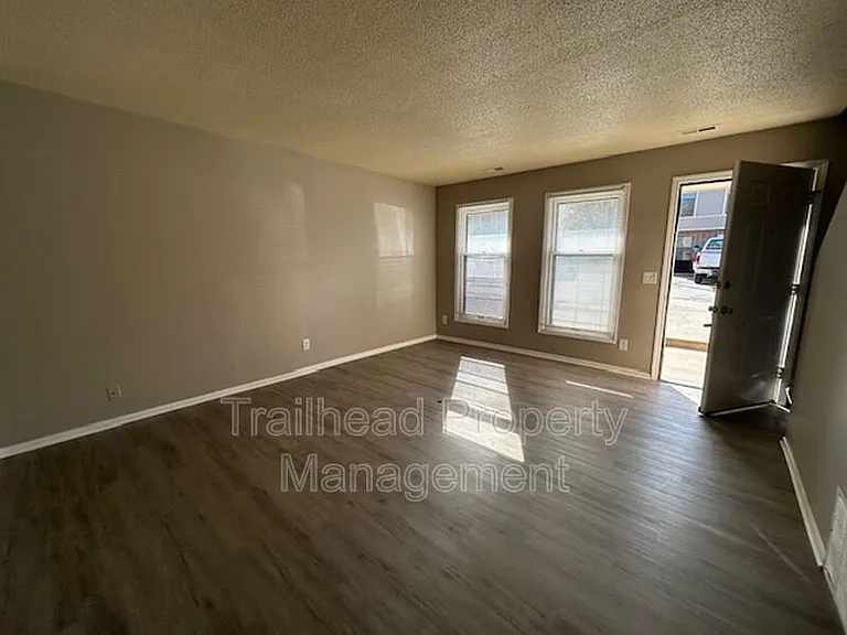 219 N Garrison Ave #4 — Photo 4