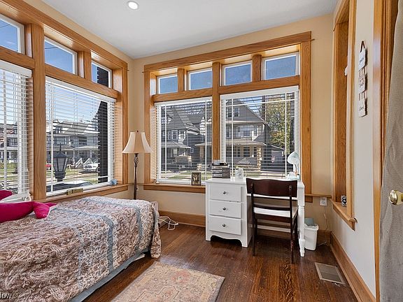 2nd image of 1494 E 115th St APT 10